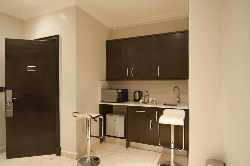 L'Eola Suites Abuja Room photo