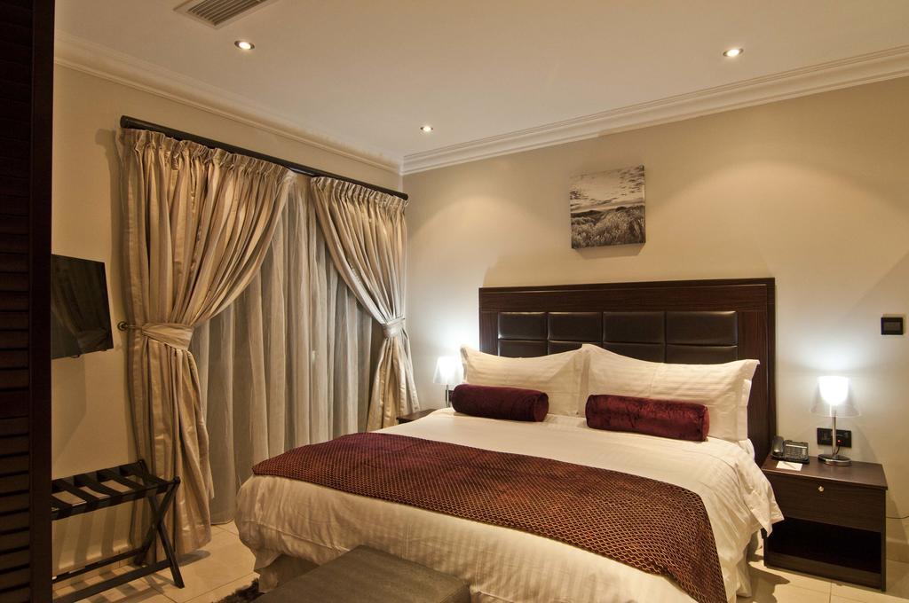 L'Eola Suites Abuja Room photo